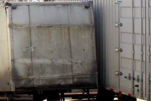 等待返修的厢体 等待返修的厢体