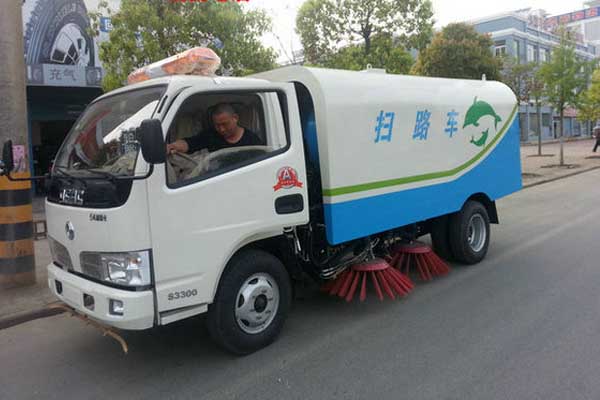 江铃顺达扫路车 江铃顺达扫路车