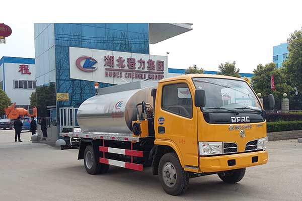 东风凯普特6方沥青洒布车  东风凯普特6方沥青洒布车