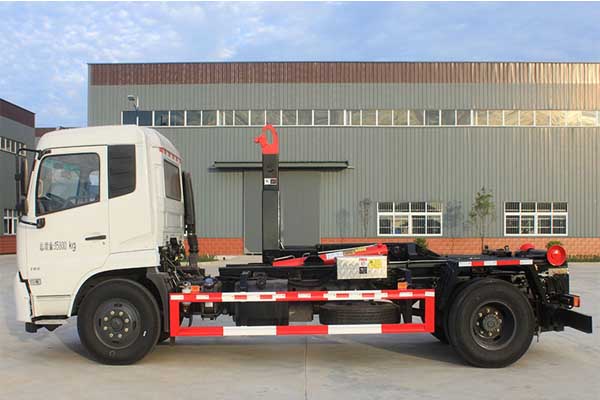 东风天锦勾臂式垃圾车 东风天锦勾臂式垃圾车