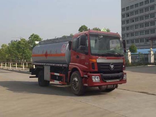 欧曼单桥康机15.7方油罐车