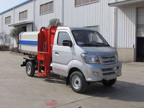 重汽王牌小型挂桶式垃圾车