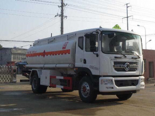 东风D9多利卡13.1方易燃液体罐式运输车