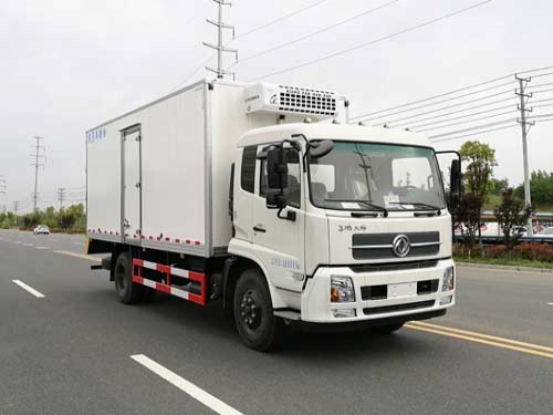 东风天锦厢长6.1-6.55米冷藏车