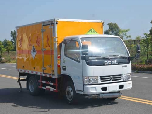 蓝牌东风多利卡厢长3.48米杂项危险物品厢式运输车