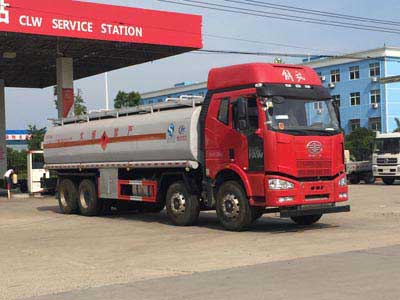 解放前四后八31.5方FL型油罐车