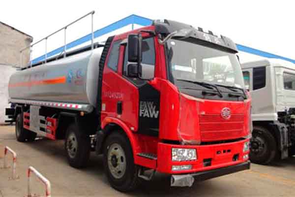 解放小三轴22方加油车 解放小三轴22方加油车