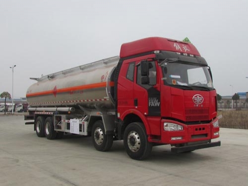 解放前四后八27.7方FL型铝合金油罐车