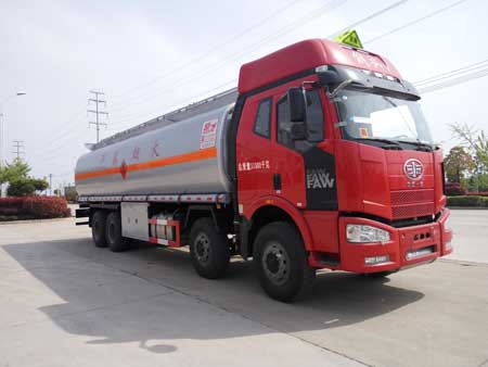 解放前四后八27.2方油罐车