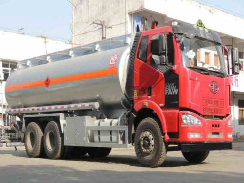 解放后八轮17.8方丙醛易燃液体罐式运输车