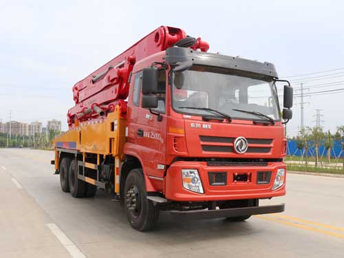 东风后八轮混凝土泵车