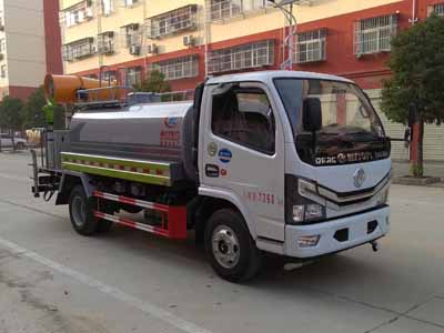 东风小多利卡4.5吨绿化喷洒车