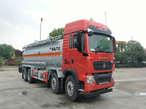 豪沃前四后八18方氨水腐蚀性物品罐式运输车