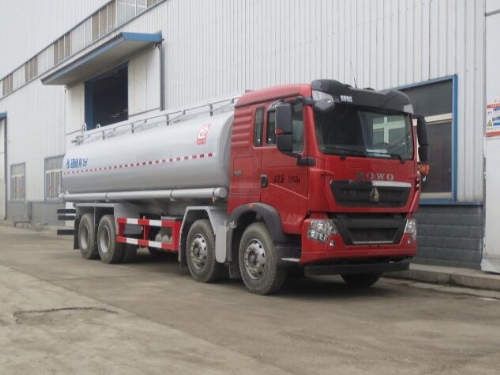 豪沃前四后八30.6方供液车