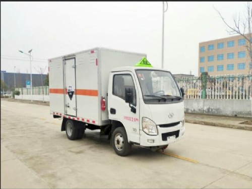 蓝牌跃进(汽油)厢长3.4-3.6米腐蚀性物品厢式运输车