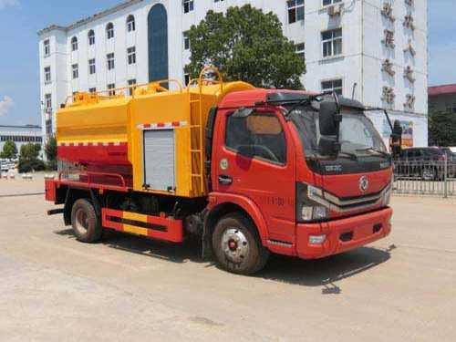 东风D7多利卡2方水4方污清洗吸污车