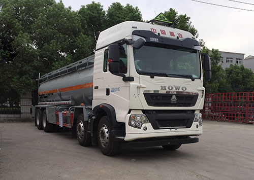 豪沃前四后八16.98方冰醋酸腐蚀性物品罐式运输车