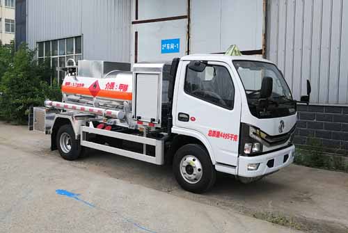 蓝牌东风多利卡(D6)甲醇2方易燃液体罐式运输车