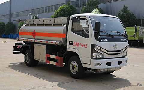东风小多利卡6方油罐车
