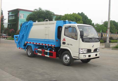 东风御虎小型压缩式垃圾车