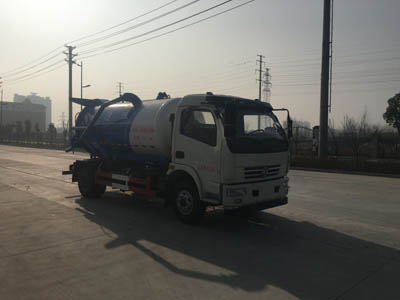 东风御虎7.8方真空吸污车