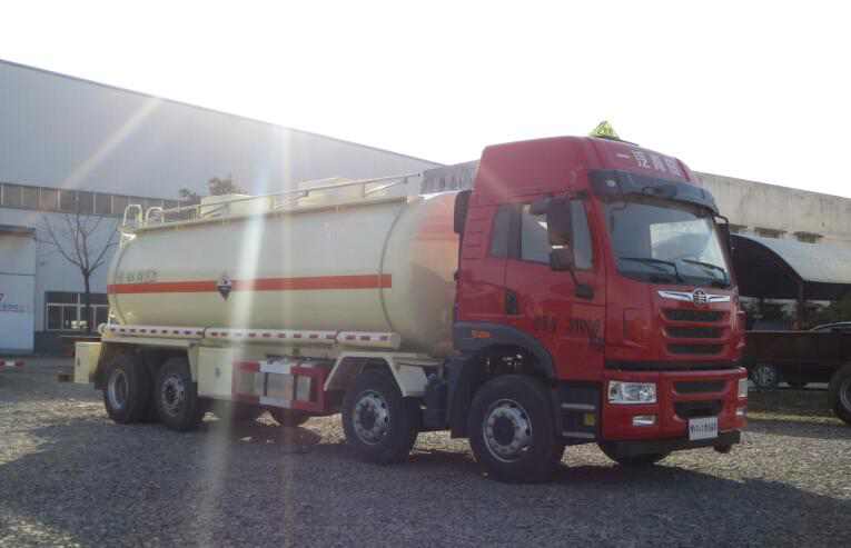 解放前四后六19.7方冰醋酸腐蚀性物品罐式运输车