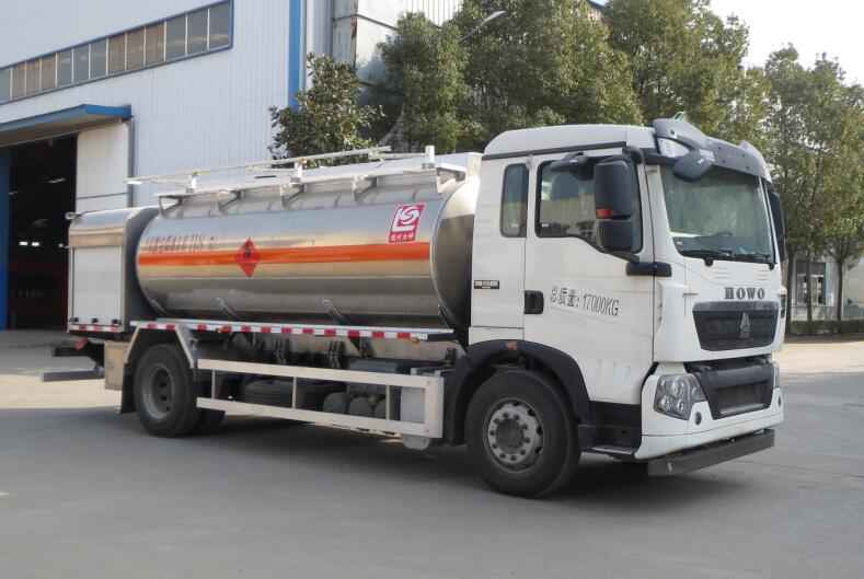 豪沃12.1方飞机加油车