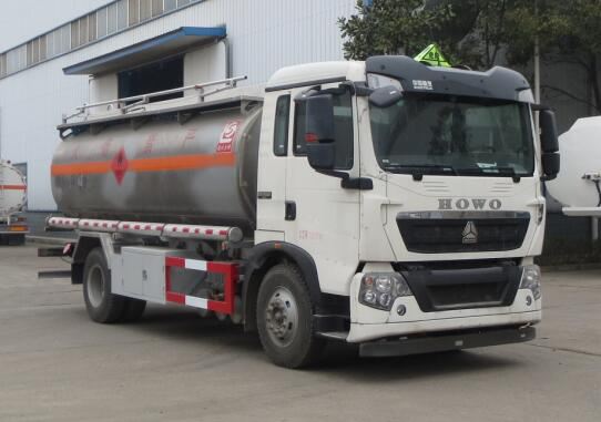 豪沃单桥14方油罐车