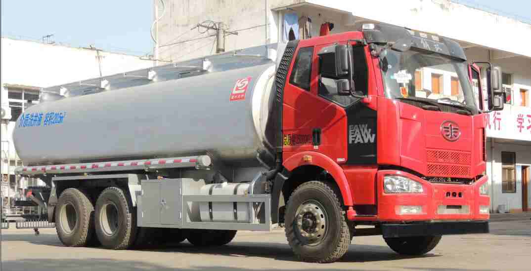 解放后八轮21方供液车