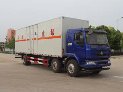 东风乘龙厢长9.5米杂项危险物品厢式运输车