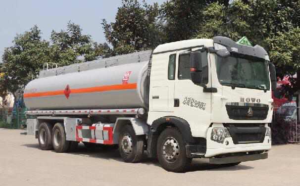 豪沃前四后八25.7方乙醇易燃液体罐式运输车