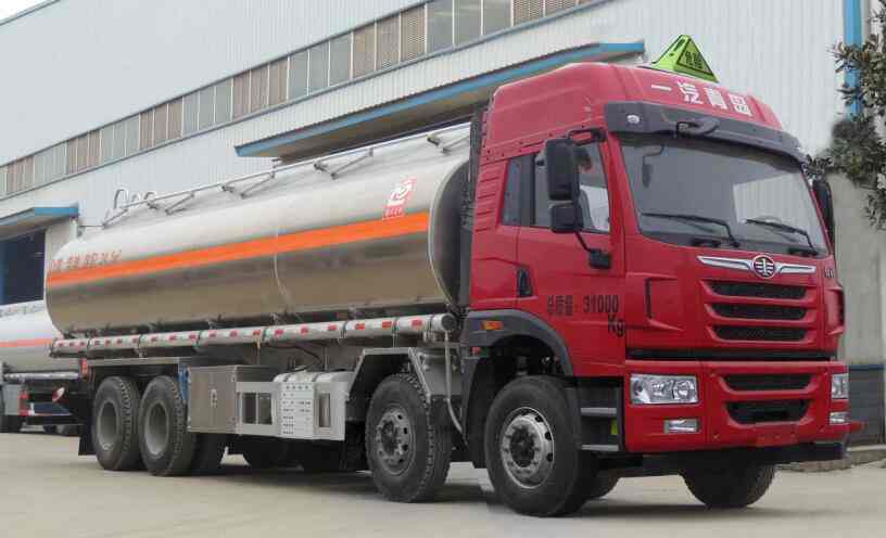 解放前四后八25方加油车