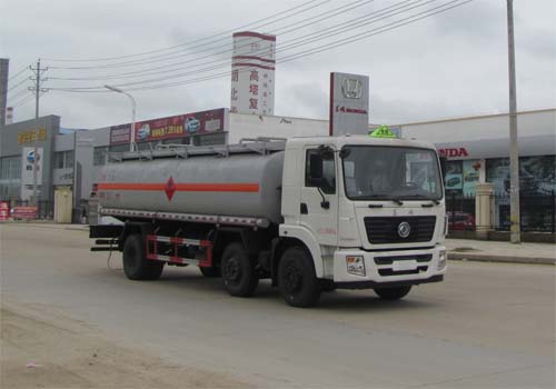 东风商用小三轴24.6方油罐车