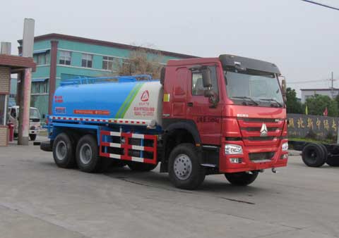 豪沃后八轮18吨绿化洒水车