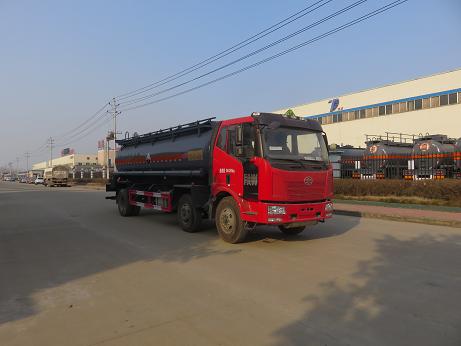解放小三轴16方丙烯酸腐蚀性物品罐式运输车