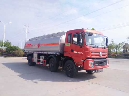 东风小三轴21.7方运油车