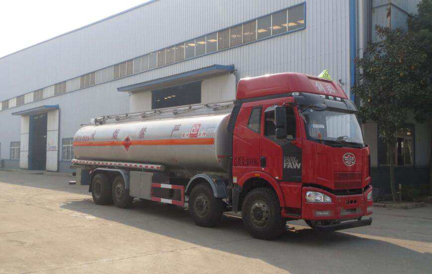 解放前四后六27方流动加油车