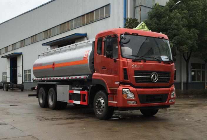 东风天龙后八轮20.7方加油车