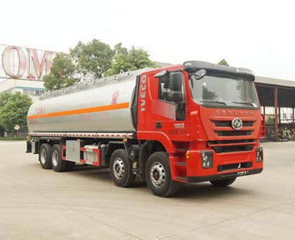 红岩前四后八23.7方油罐车