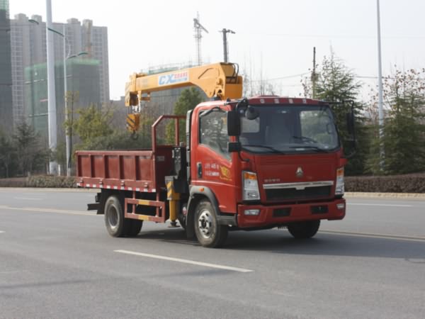 豪沃轻卡2吨吊随车起重运输车