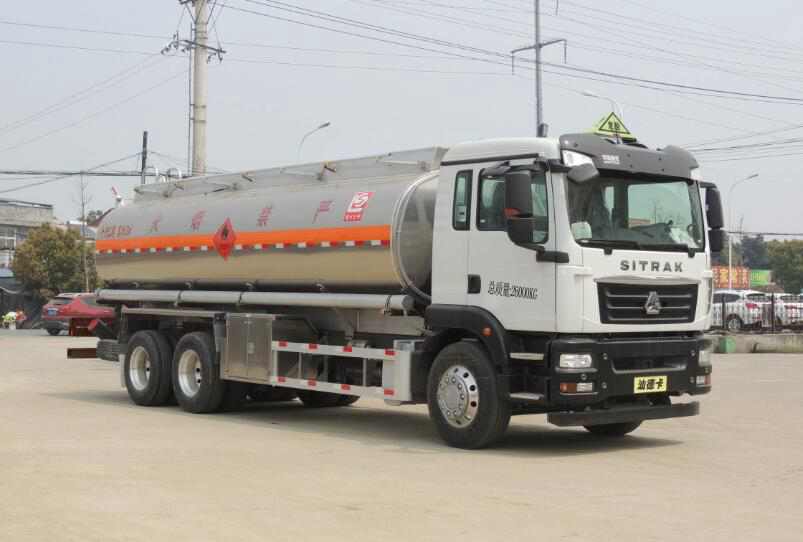 重汽汕德卡后八轮21.2方FL型易燃液体罐式运输车